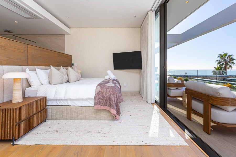 To Let 4 Bedroom Property for Rent in Fresnaye Western Cape